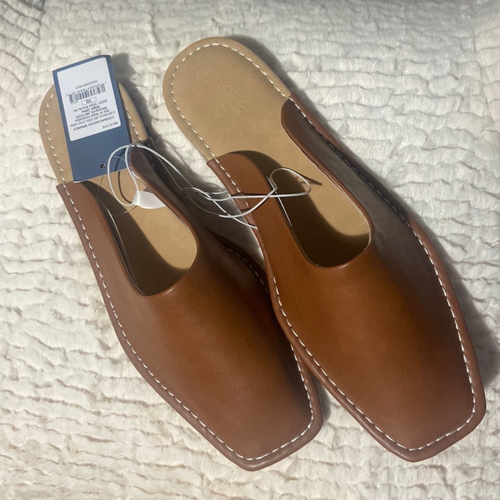 Woman’s Brandy Flats